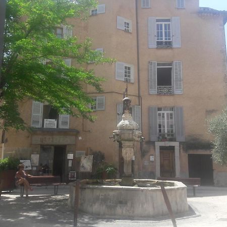 Apartment In The Heart Of Cotignac Esterno foto